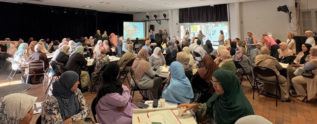 Le Mardi 09 juin 2026, le Rapsol3m a organisé un Café Linguistique entre les apprenants, les intervenants linguistiques ( bénévoles et salariés) ainsi que les partenaires autour des thématiques suivantes : Pourquoi et comment apprendre le français ? / Les enjeux et freins dans l'apprentissage linguistique. Ce temps de rencontre a permis de réunir sur la journée 155 personnes.